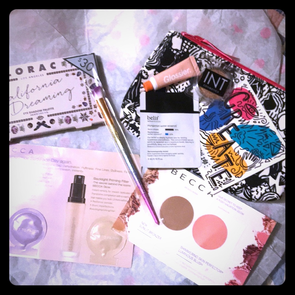 Lorac California dreaming palette w/unicorn brush